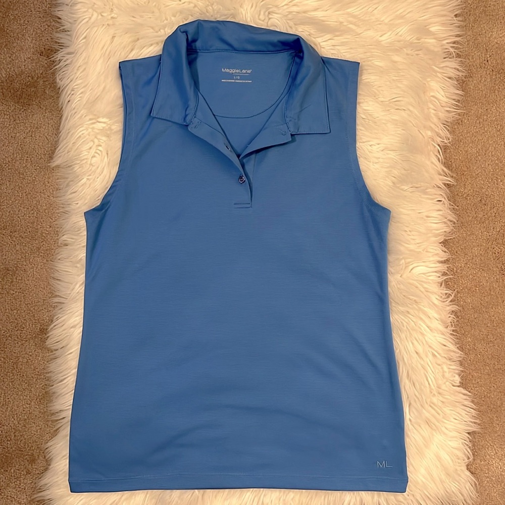 Women’s pretty blue Maggie Lane top, like new!